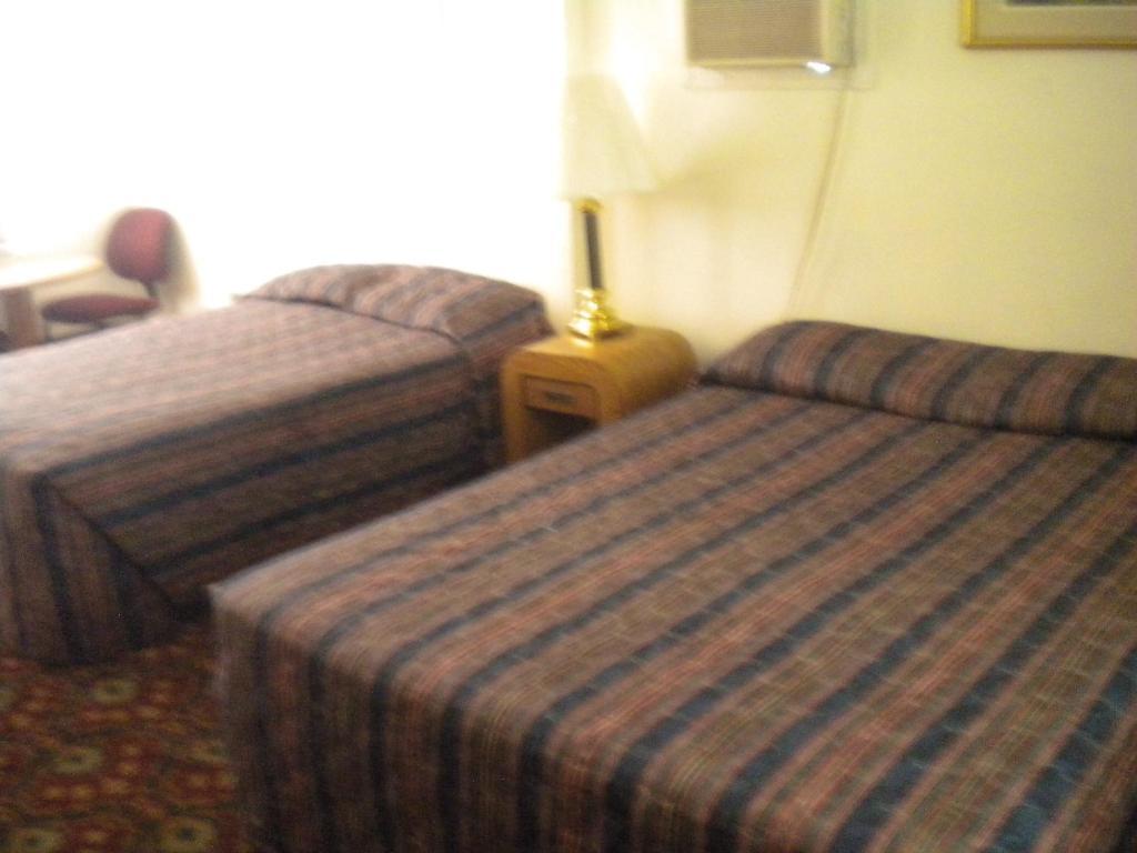 Riverside Motel Хелпер Номер фото